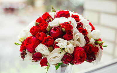 Anniversary Flower Etiquette: Dos and Don'ts